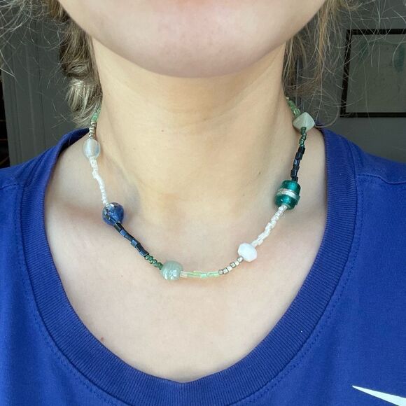 Beautiful beaded necklace  - Picture 6 of 7